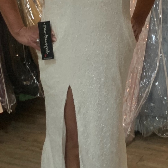 Ava Presley White Beaded Gown with small train - Picture 3 of 4